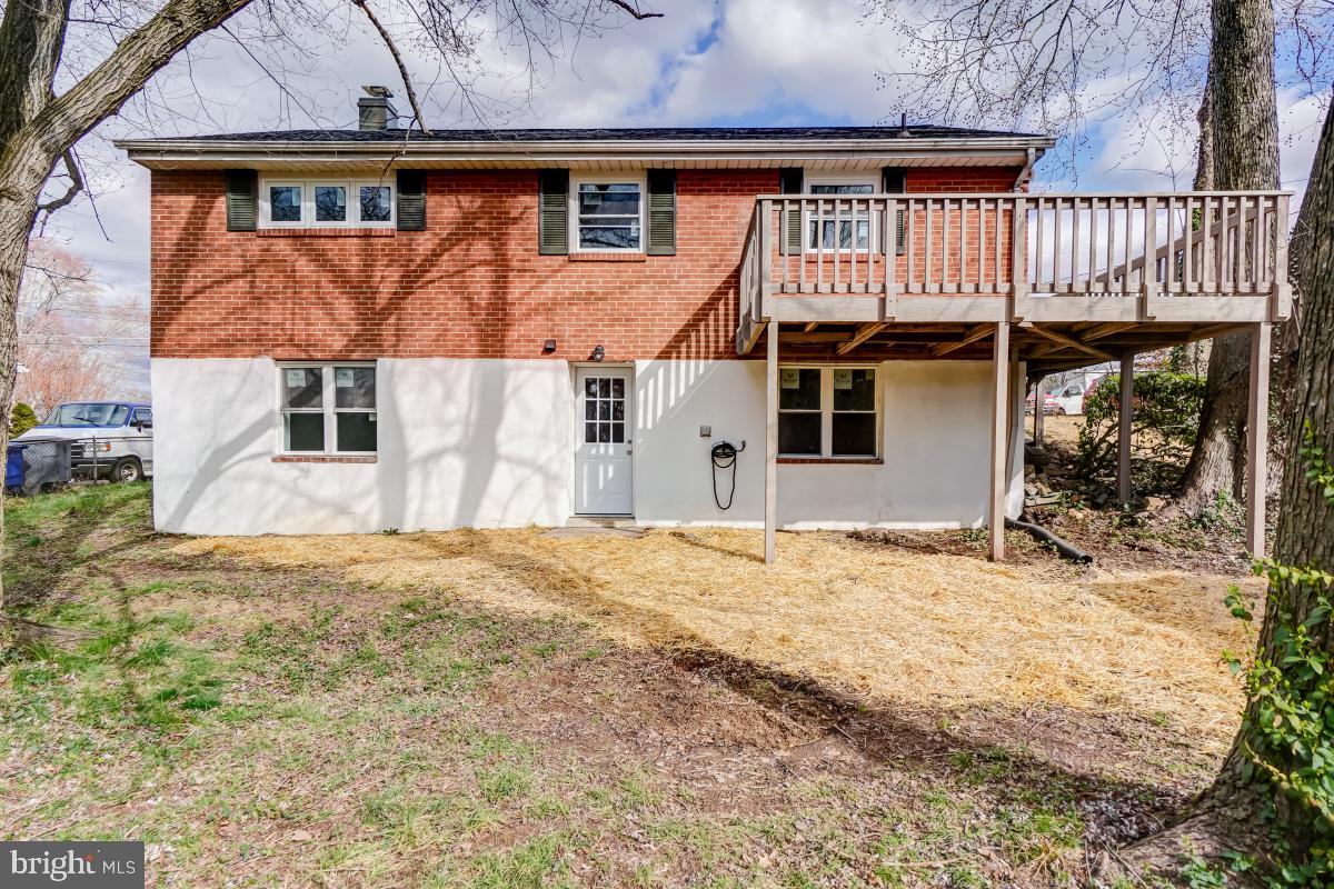 6112 Paulonia Rd