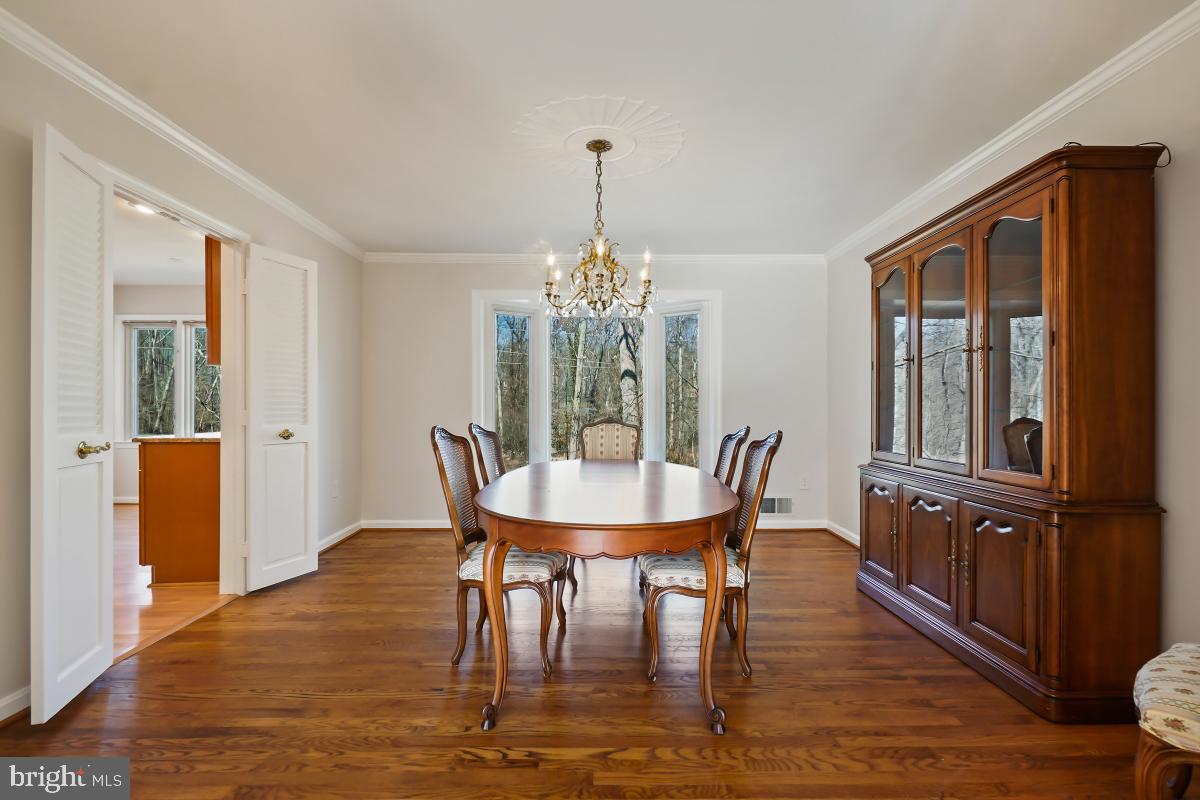 1554 Forest Villa Ln