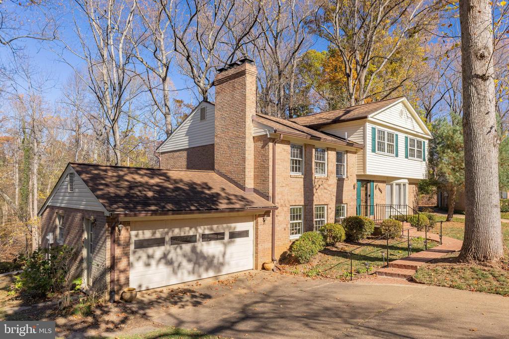 1554 Forest Villa Ln