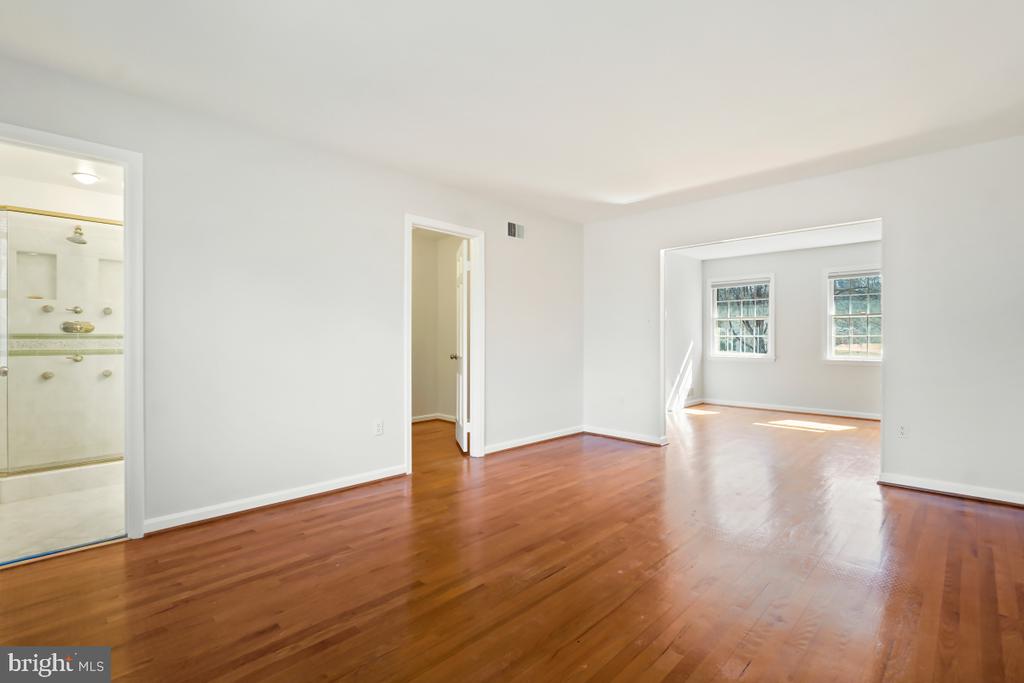 1554 Forest Villa Ln