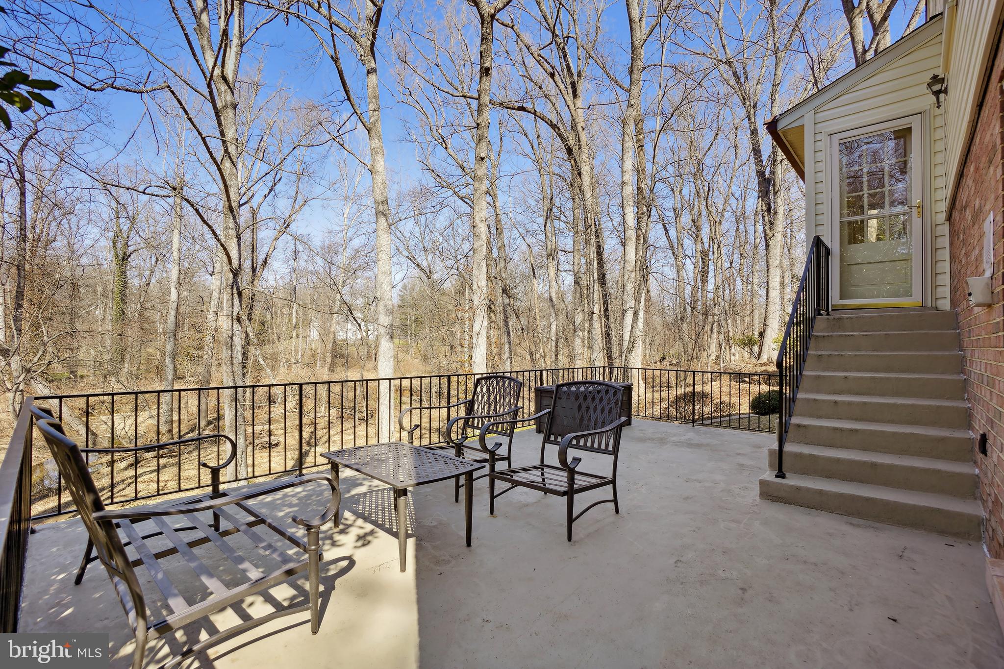 1554 Forest Villa Ln