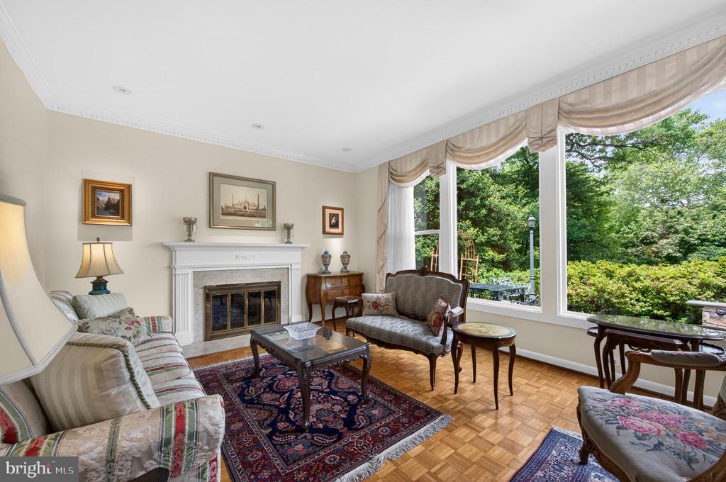 1003 PRIORY PLACE
