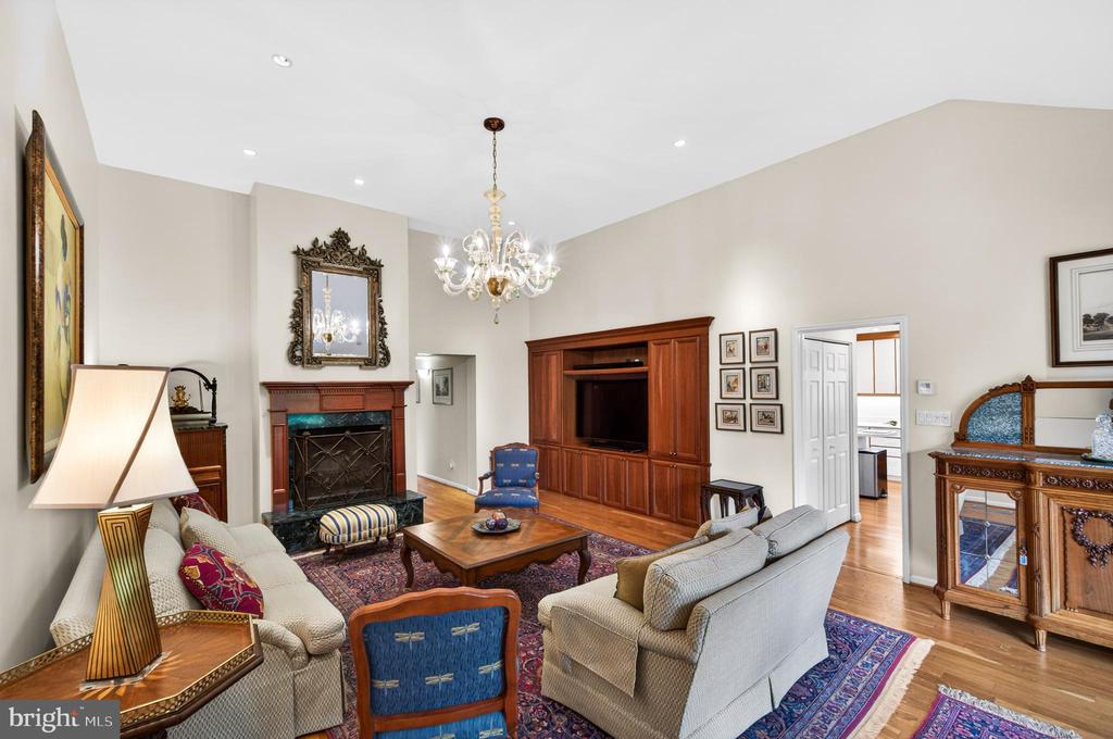 1003 PRIORY PLACE