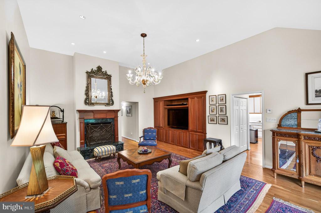 1003 PRIORY PLACE