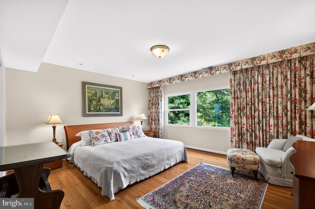 1003 PRIORY PLACE