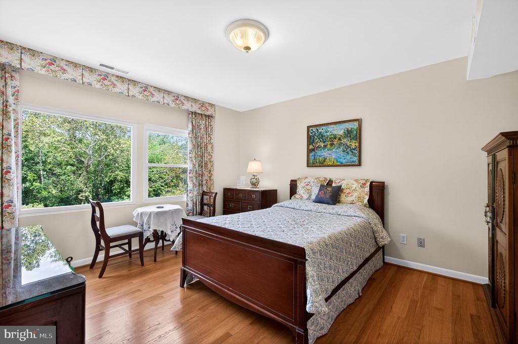 1003 PRIORY PLACE