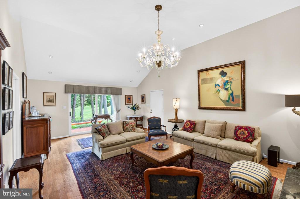 1003 PRIORY PLACE