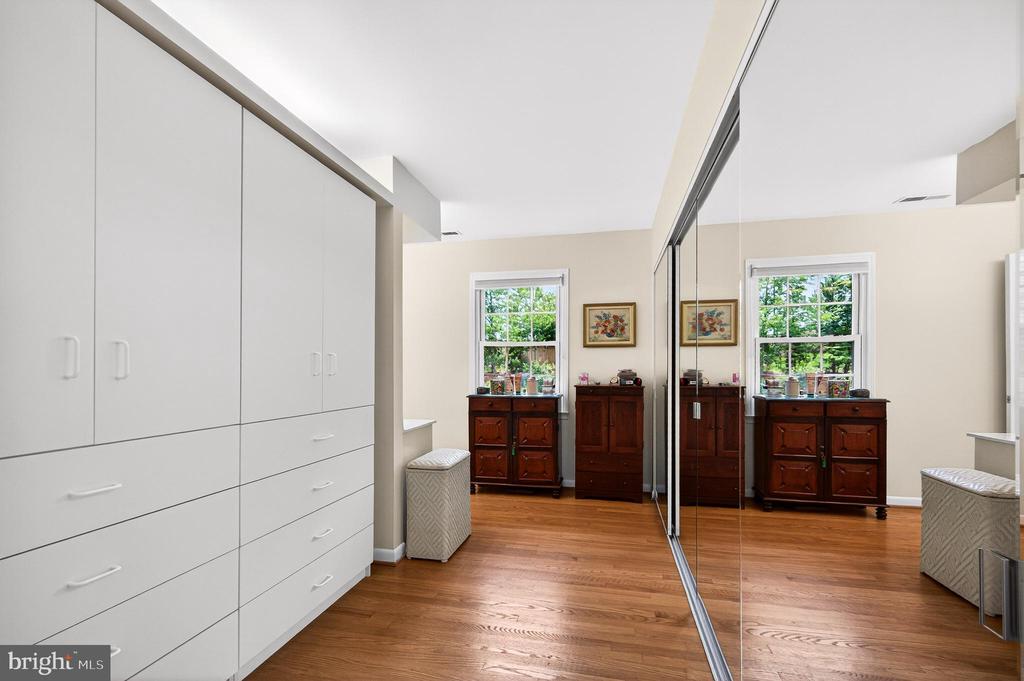 1003 PRIORY PLACE