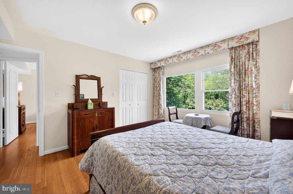 1003 PRIORY PLACE