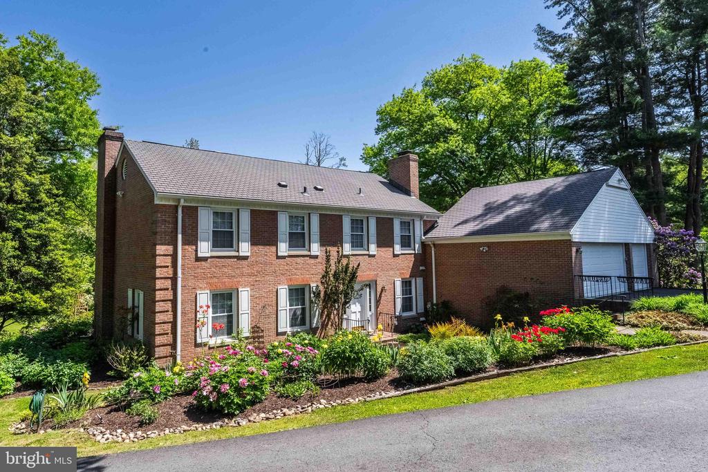 1003 PRIORY PLACE