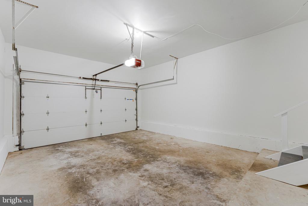 8424 HOLLIS LANE