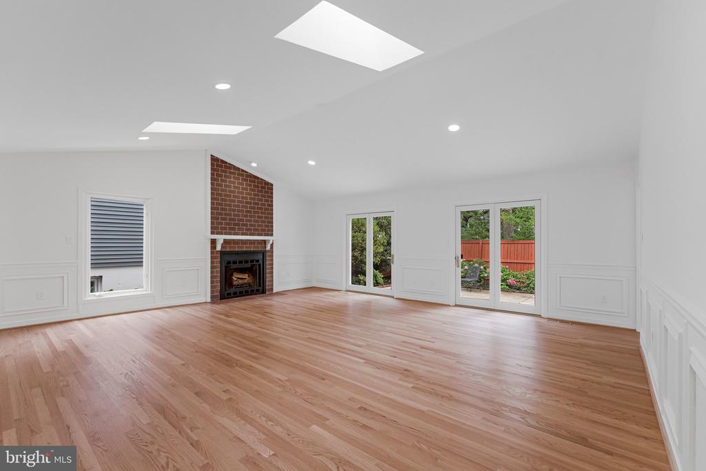 8424 HOLLIS LANE