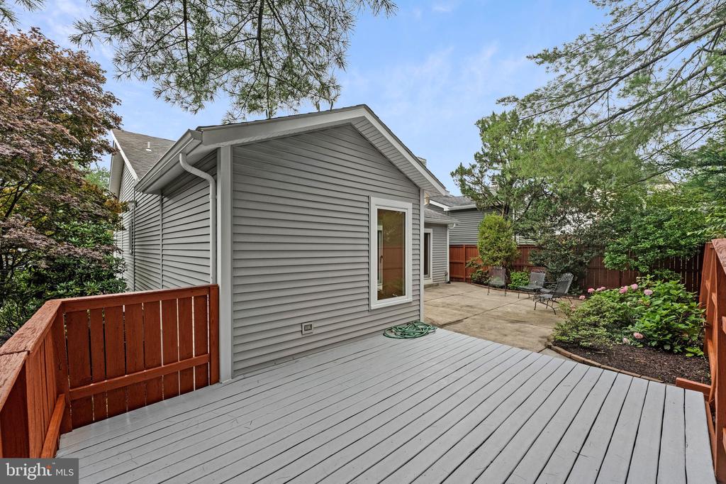 8424 HOLLIS LANE