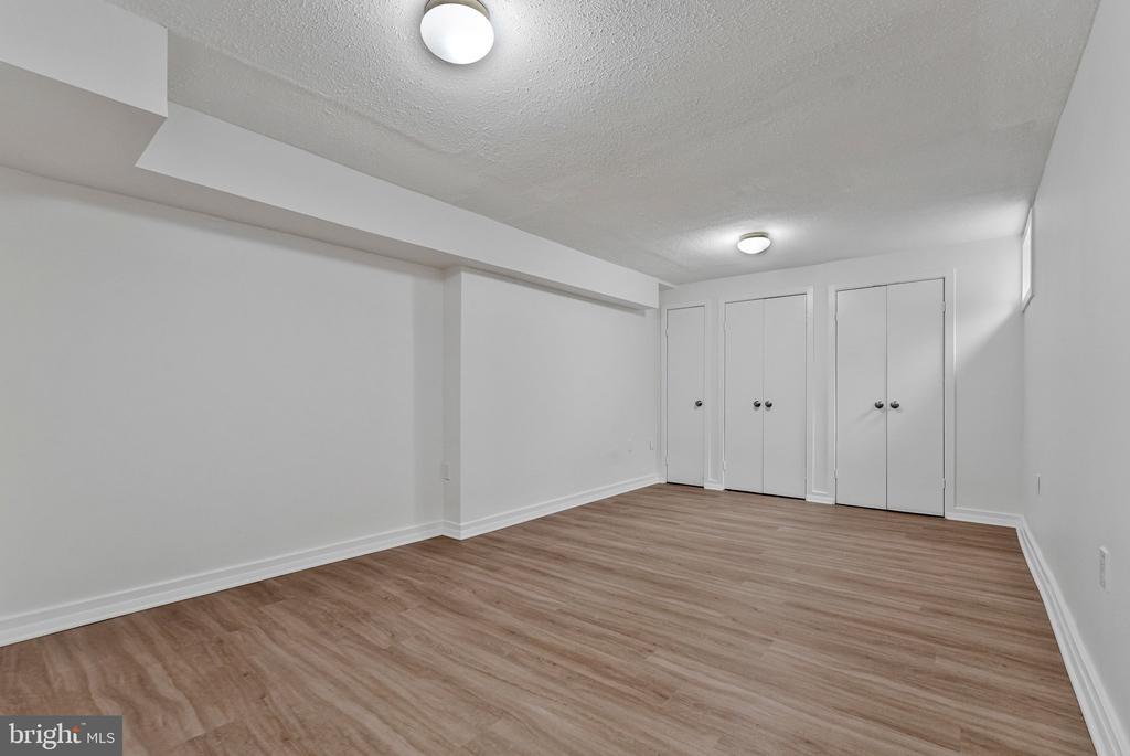 8424 HOLLIS LANE