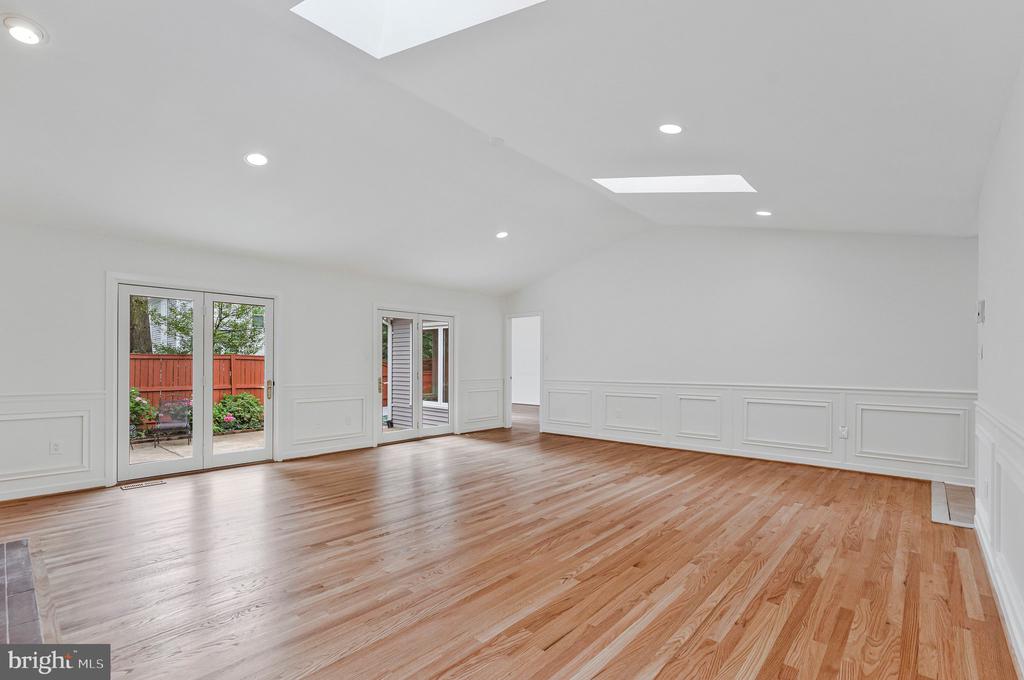 8424 HOLLIS LANE