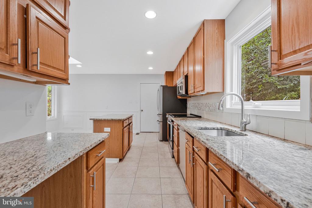 8424 HOLLIS LANE