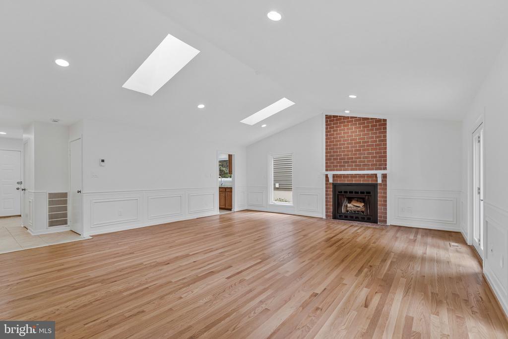 8424 HOLLIS LANE