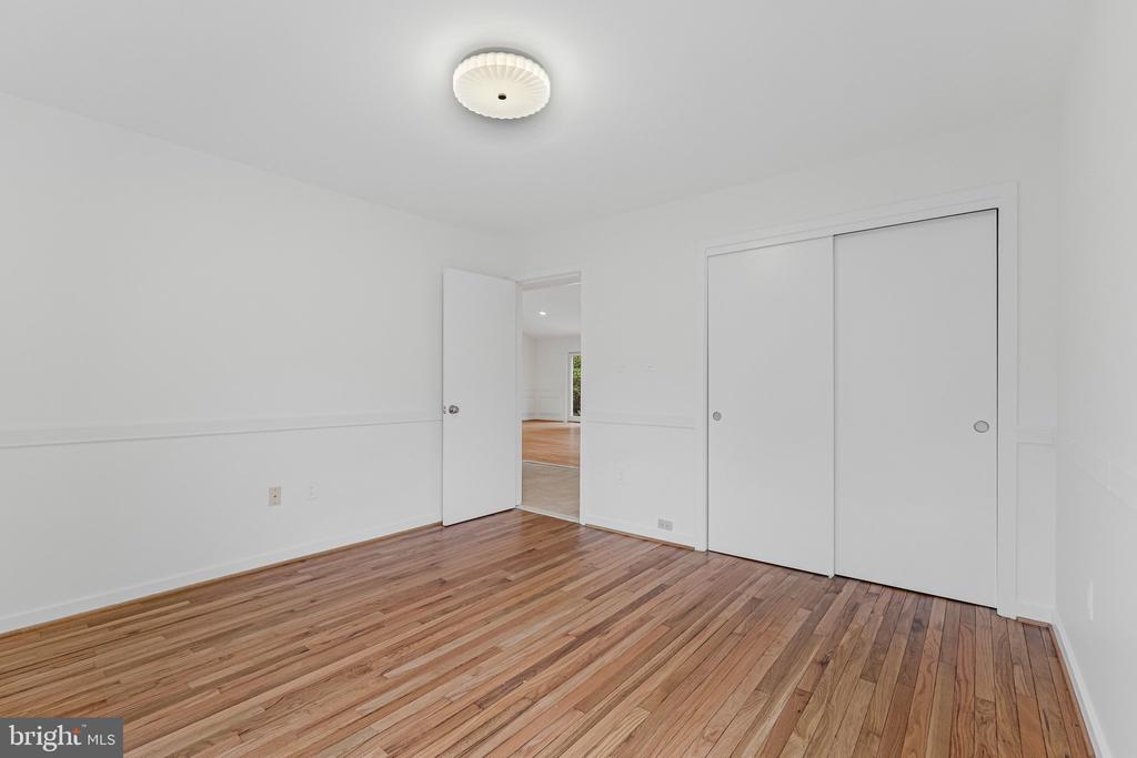 8424 HOLLIS LANE