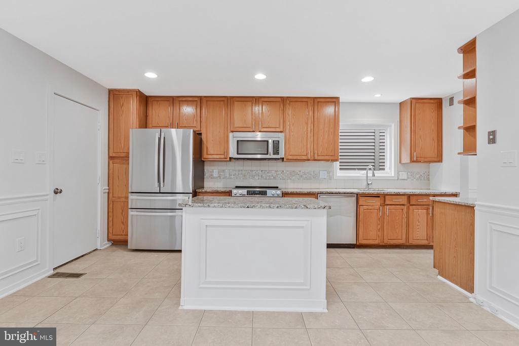 8424 HOLLIS LANE