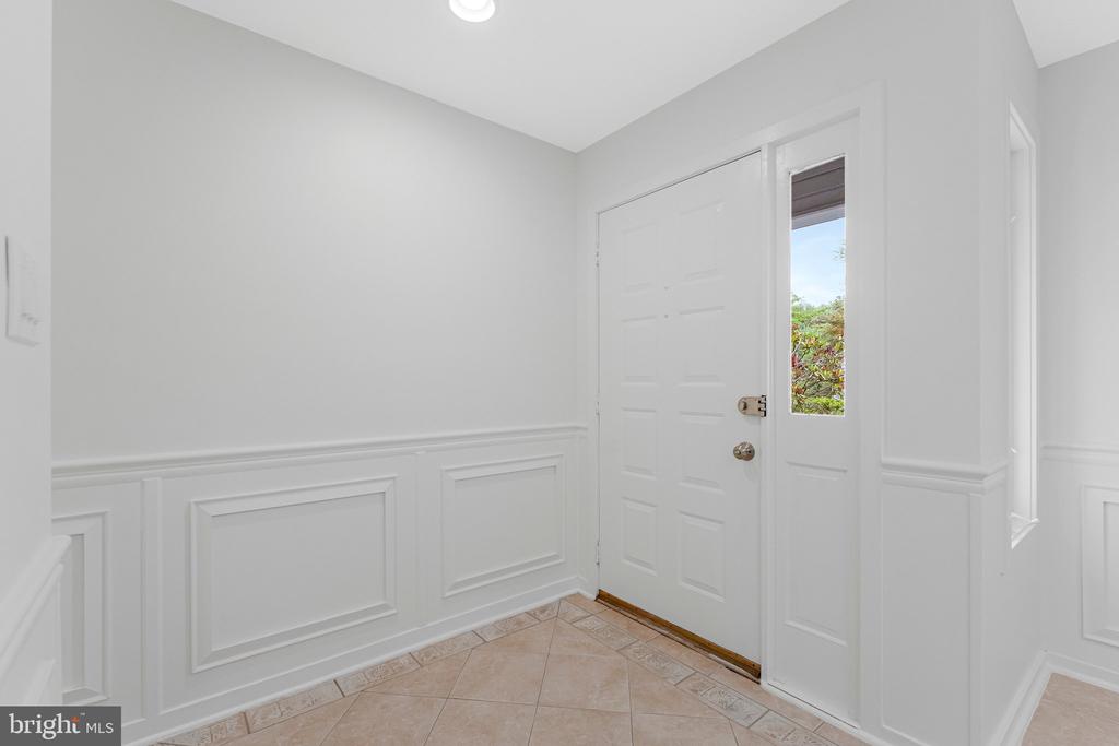 8424 HOLLIS LANE