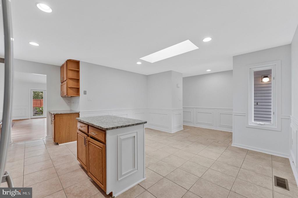 8424 HOLLIS LANE
