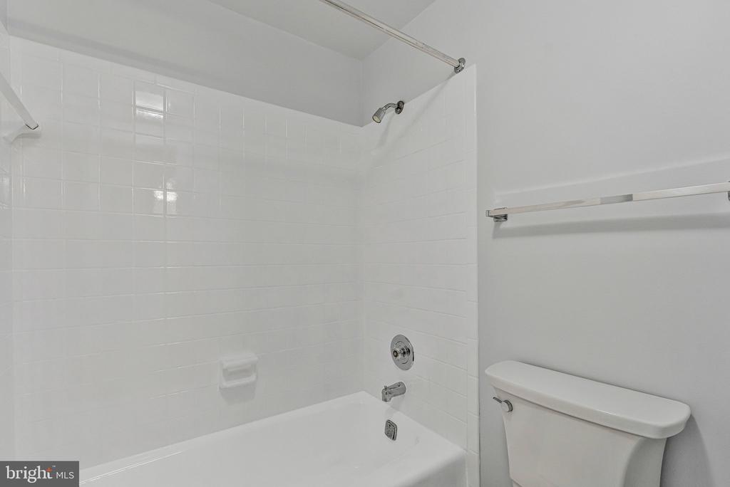 8424 HOLLIS LANE