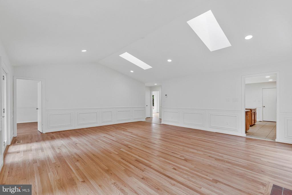 8424 HOLLIS LANE