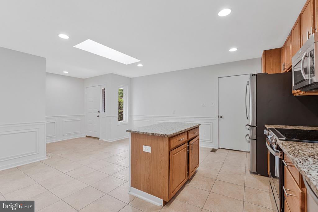 8424 HOLLIS LANE