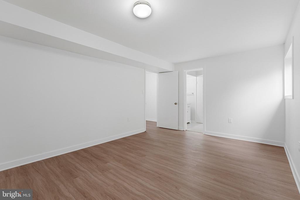 8424 HOLLIS LANE