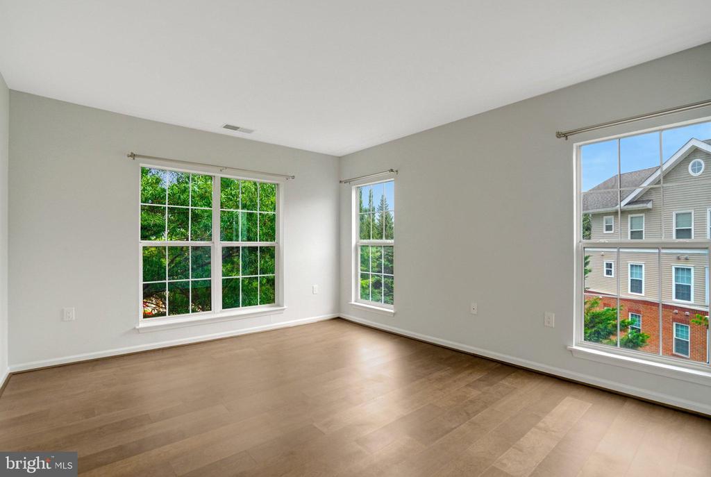 6990 FALLS REACH DRIVE Unit: 301