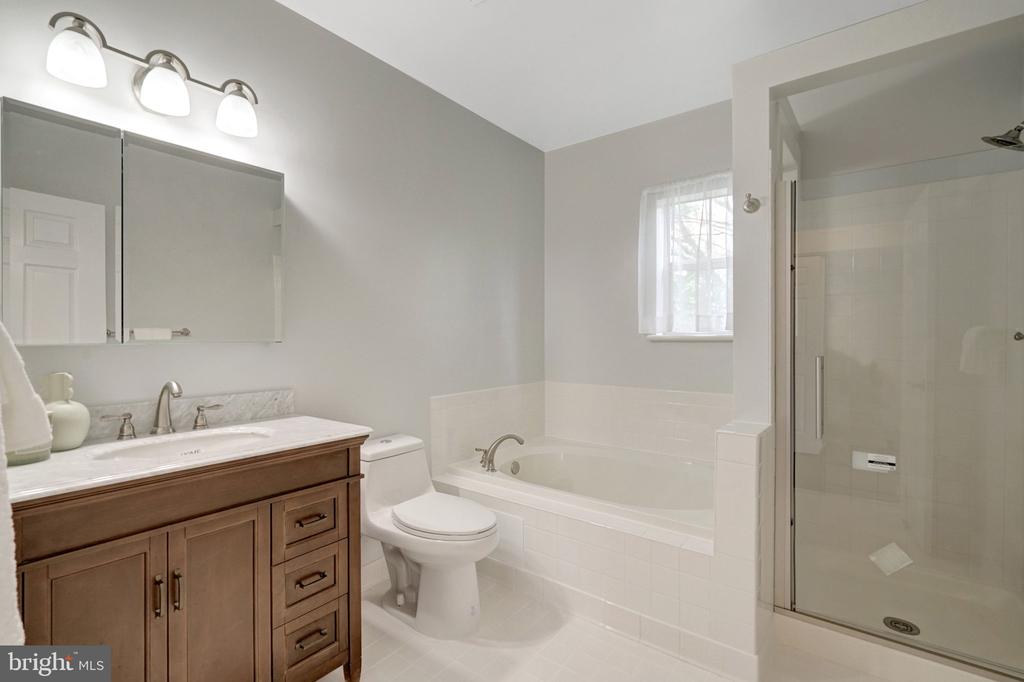 6990 FALLS REACH DRIVE Unit: 301