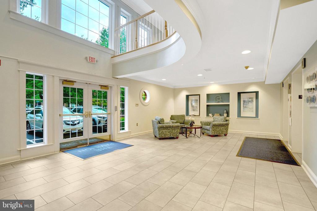 6990 FALLS REACH DRIVE Unit: 301