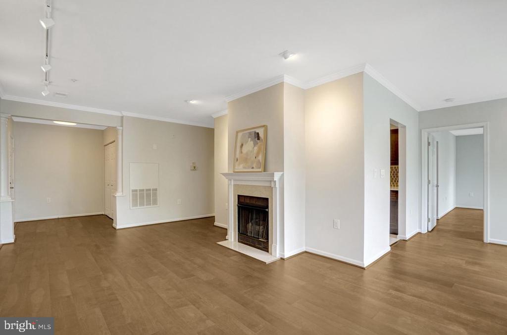 6990 FALLS REACH DRIVE Unit: 301