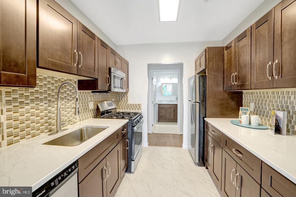 6990 FALLS REACH DRIVE Unit: 301