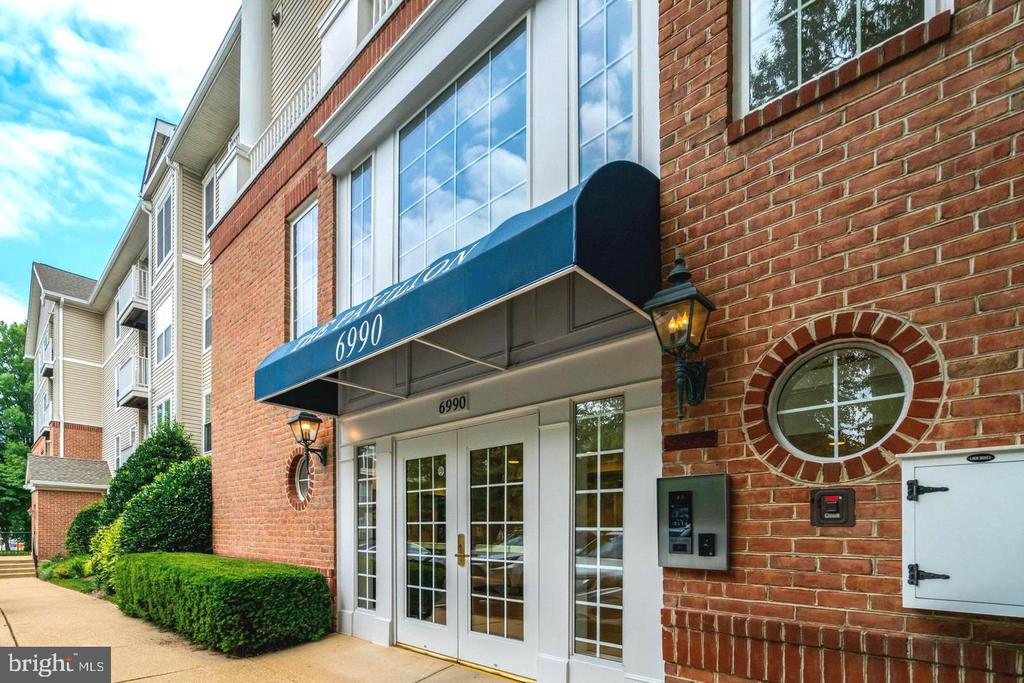 6990 FALLS REACH DRIVE Unit: 301