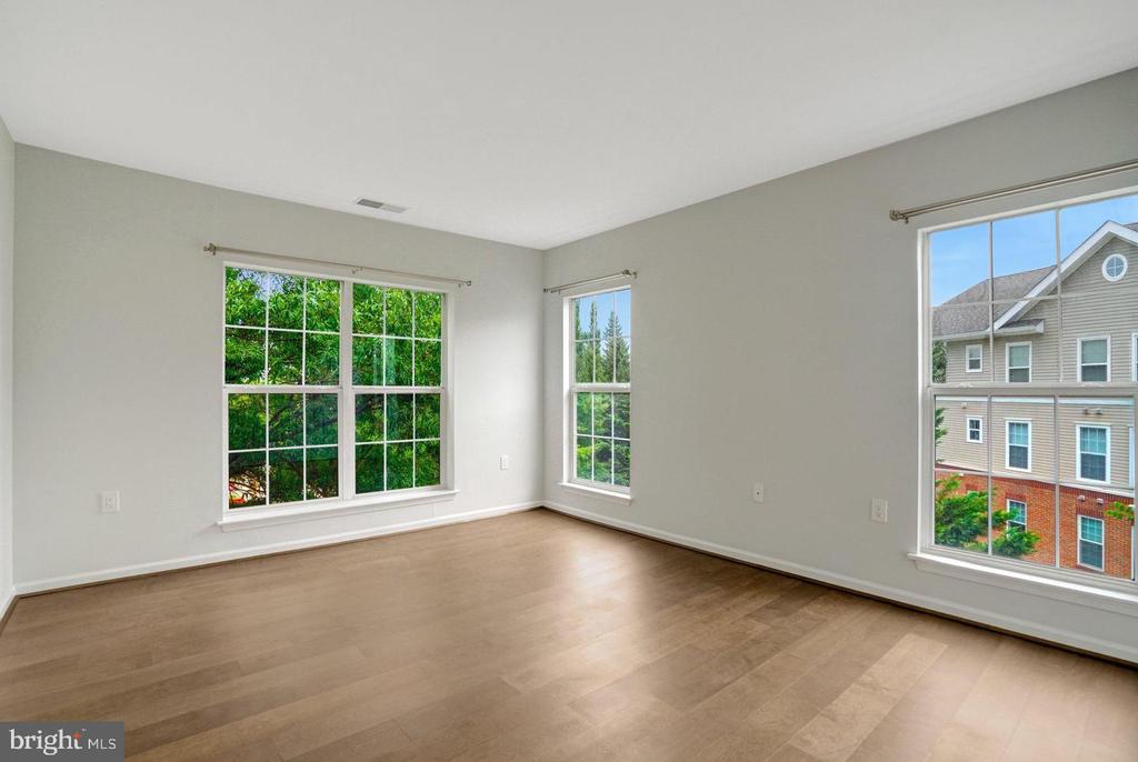 6990 FALLS REACH DRIVE Unit: 301