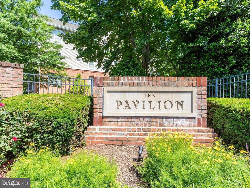 6990 FALLS REACH DRIVE Unit: 301