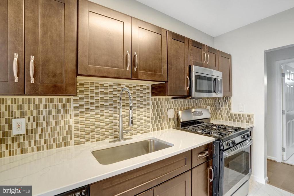 6990 FALLS REACH DRIVE Unit: 301