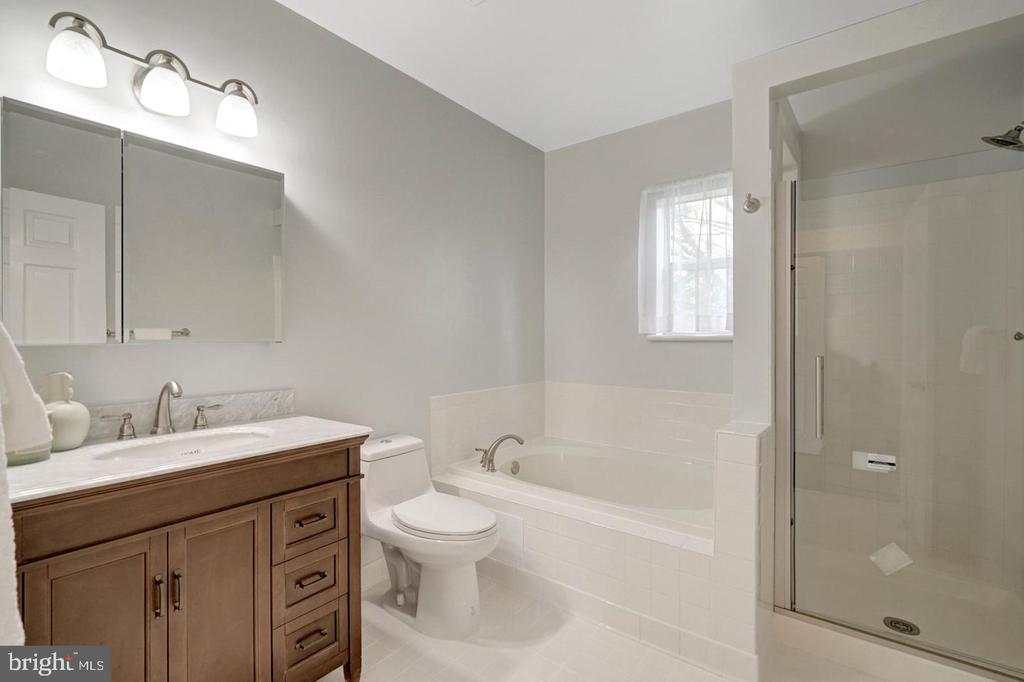 6990 FALLS REACH DRIVE Unit: 301