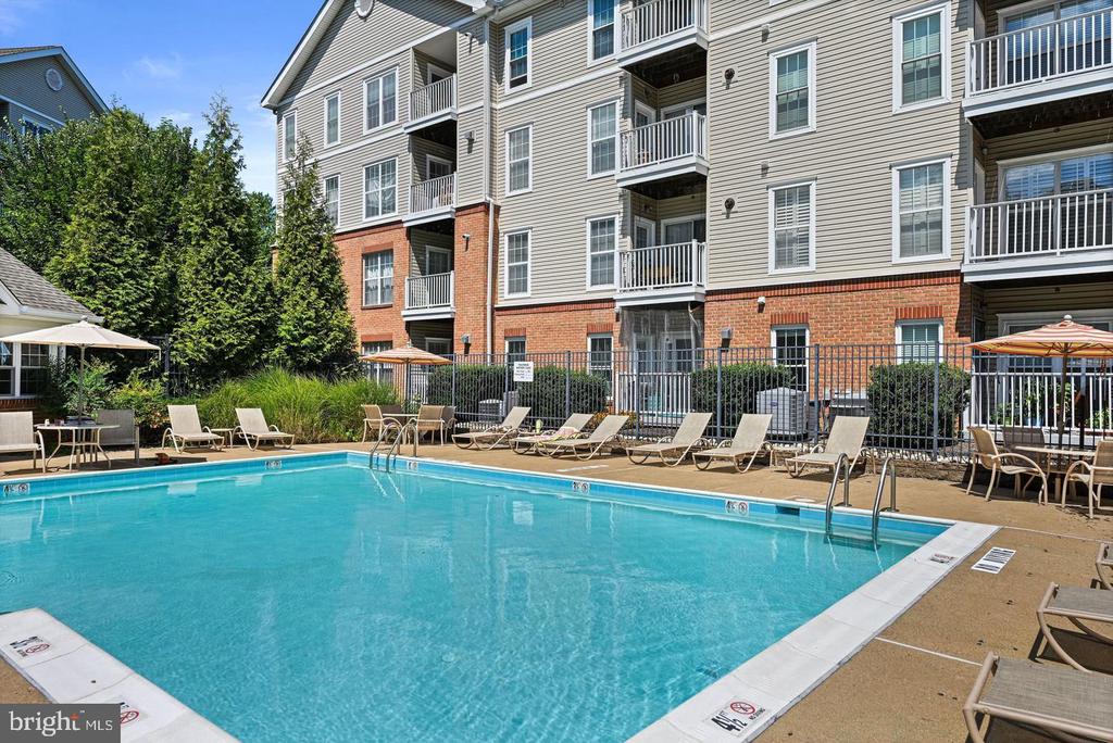 6990 FALLS REACH DRIVE Unit: 301