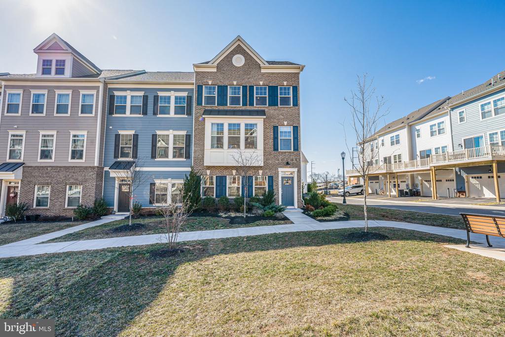9500 BARNES LOOP