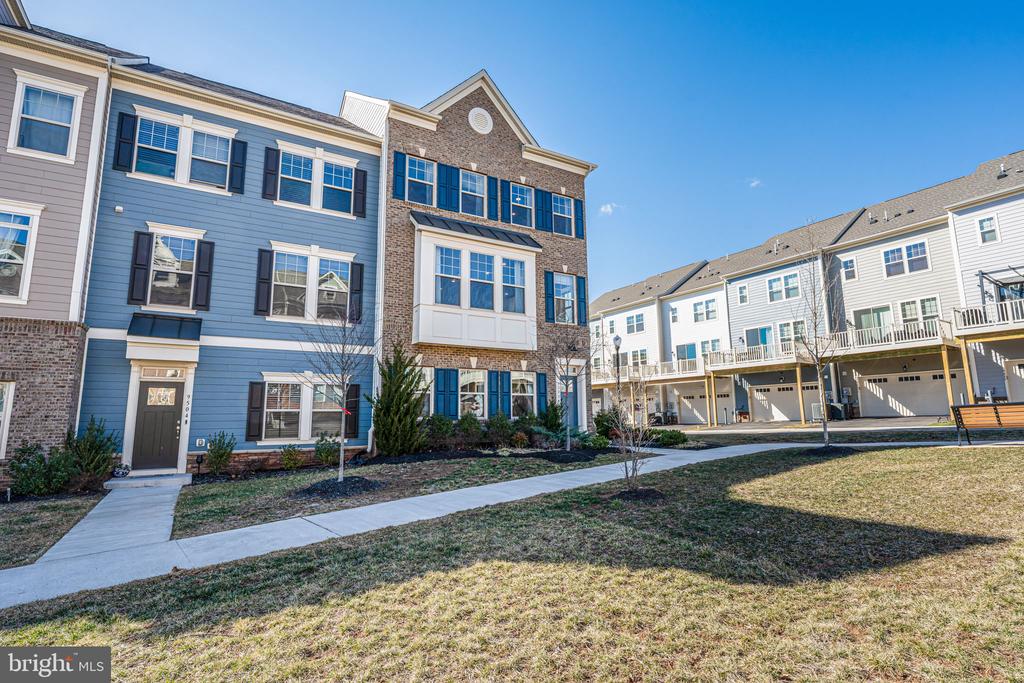 9500 BARNES LOOP