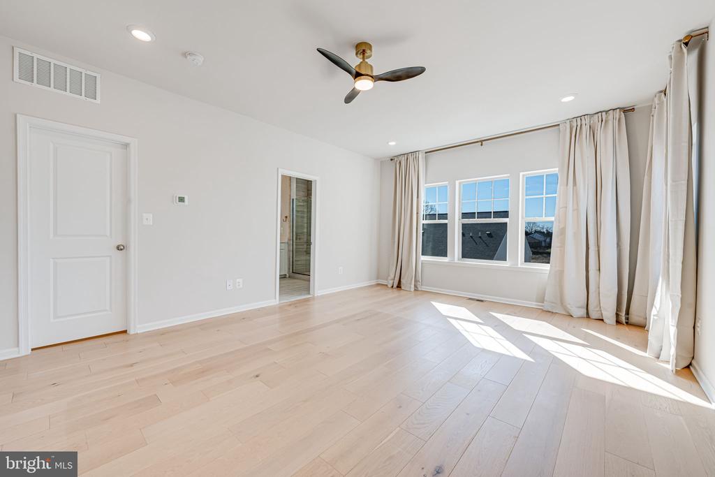 9500 BARNES LOOP