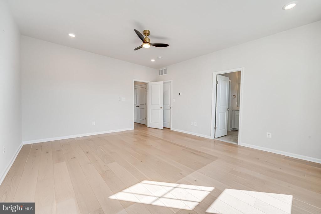 9500 BARNES LOOP