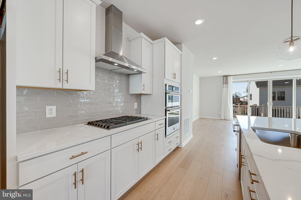9500 BARNES LOOP