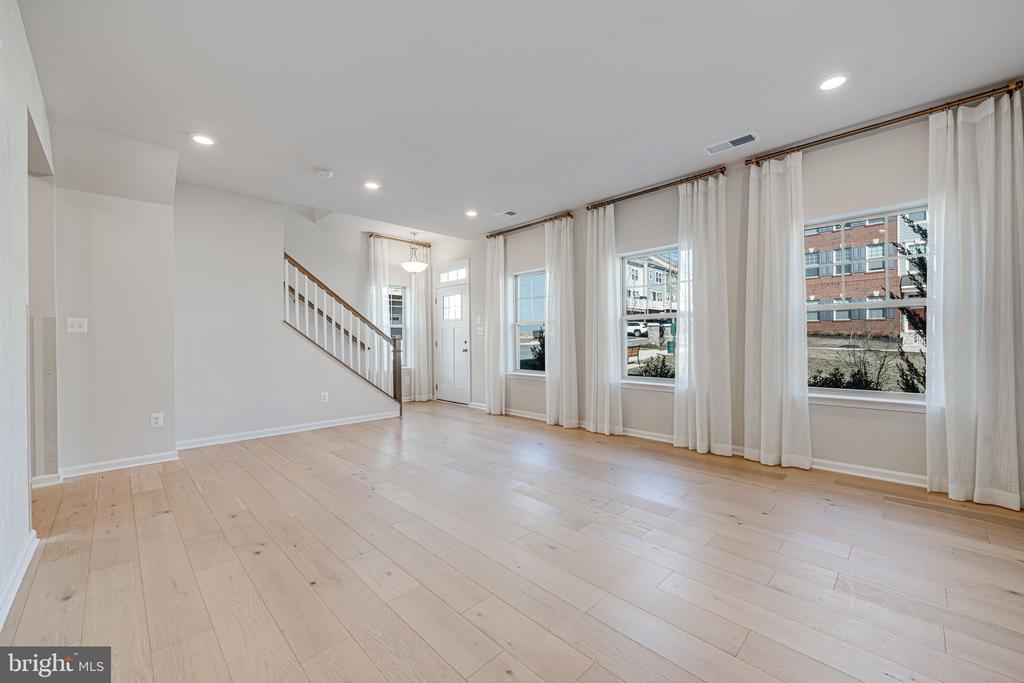 9500 BARNES LOOP