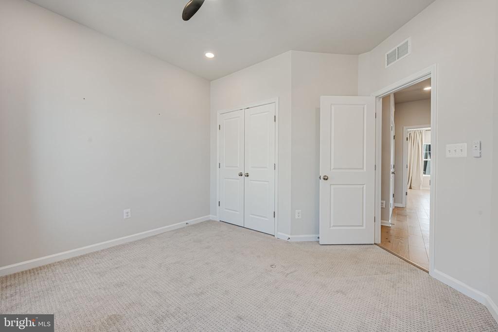 9500 BARNES LOOP