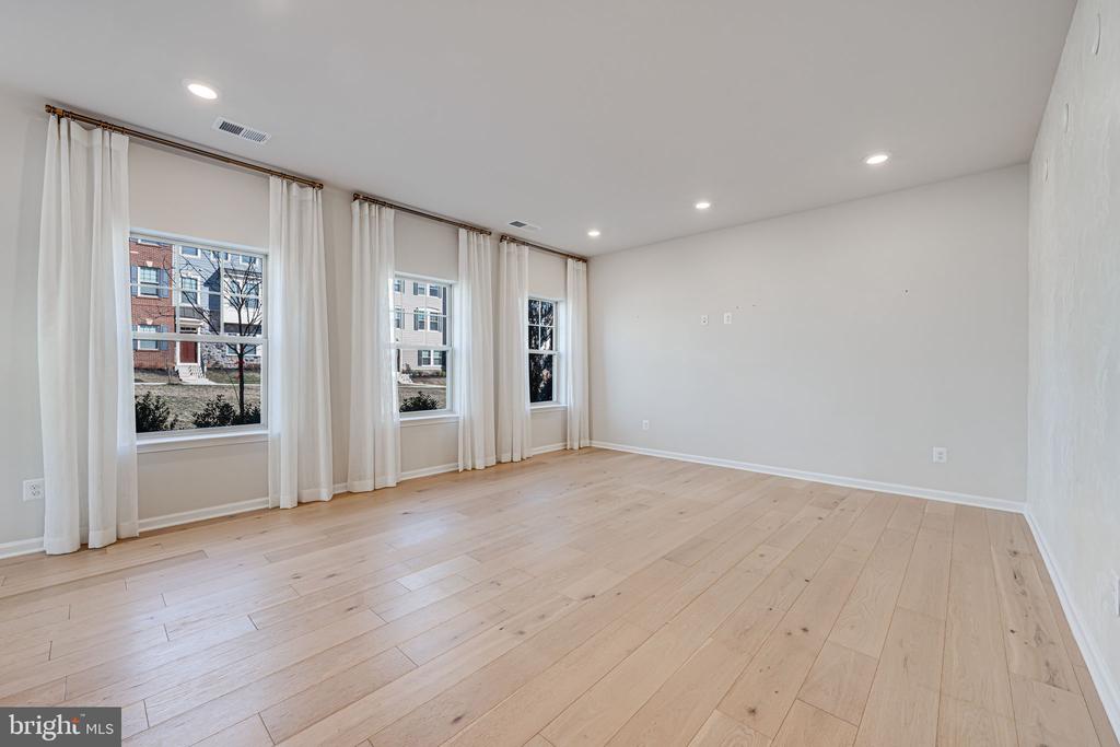9500 BARNES LOOP