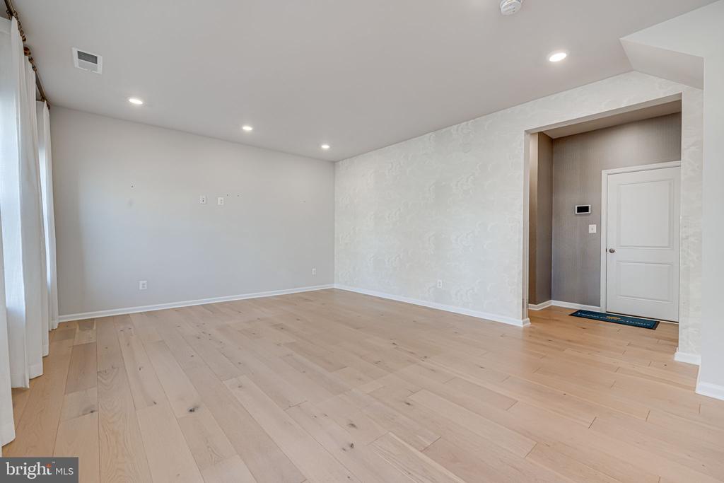 9500 BARNES LOOP