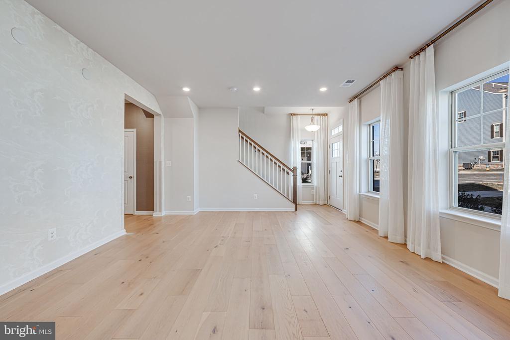 9500 BARNES LOOP